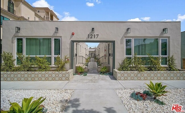 Building Photo - 1217 9th St