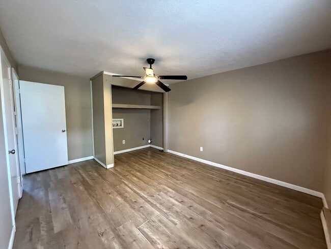 Building Photo - 2 Bedrooms, 1 Bathroom Home in Paragould A...