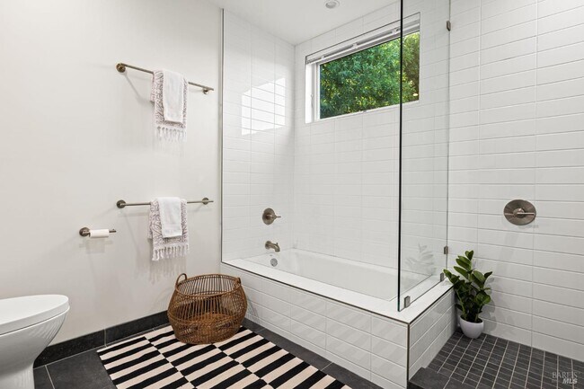 Building Photo - 987 Mark West Springs Rd