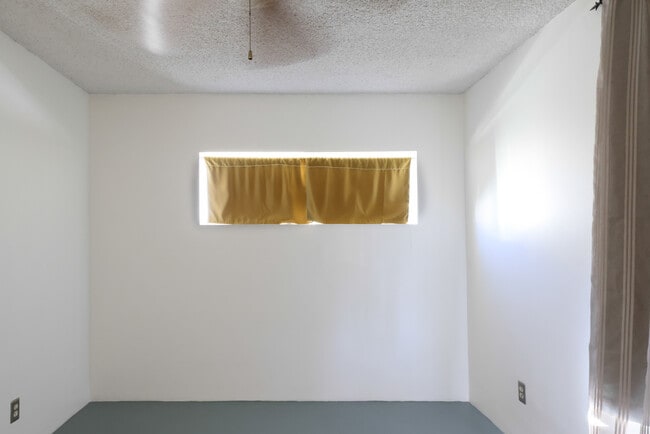 Building Photo - 250 Linden Ave