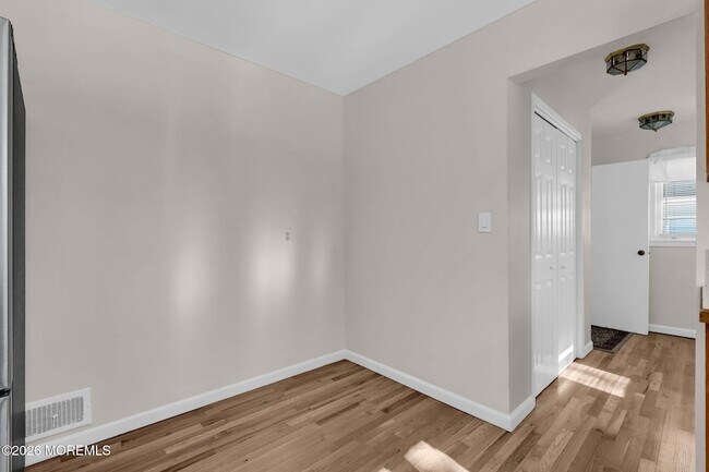 Building Photo - 7 Klein St