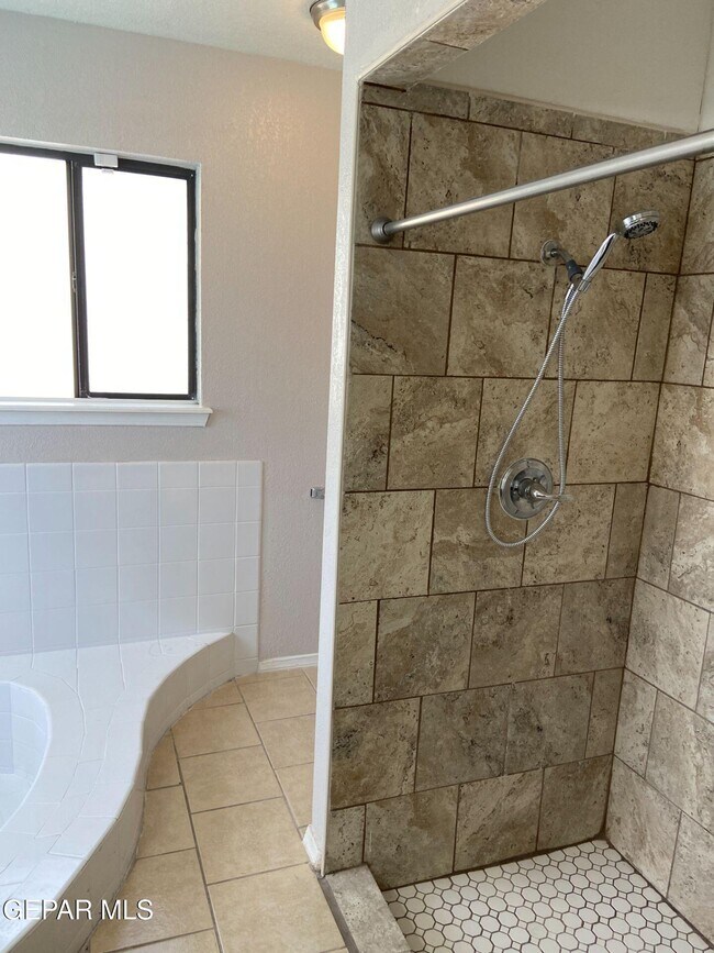 Building Photo - 6721 El Parque Dr