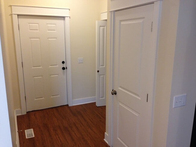 Building Photo - 4 Bedroom, 2 Bath Home available July 2025...