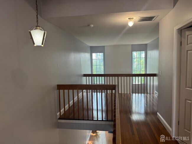 Building Photo - 16 Dawn Ct