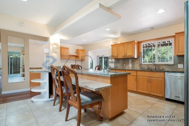 Building Photo - 10609 Creston Dr