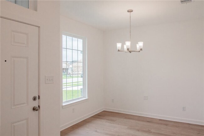 Building Photo - 5689 Fox Blf Dr