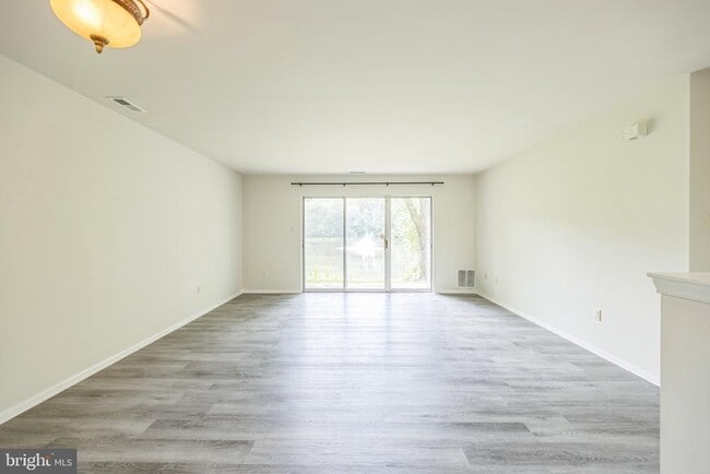 Building Photo - 905 Rabbit Run Rd