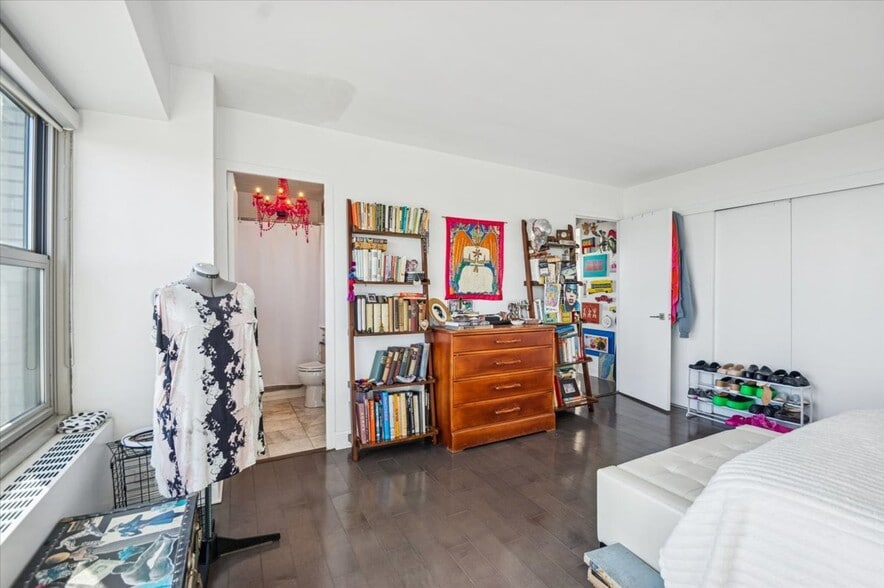 Building Photo - 3600 N Lake Shore Dr