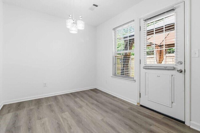 Building Photo - 420 Thistle Cove