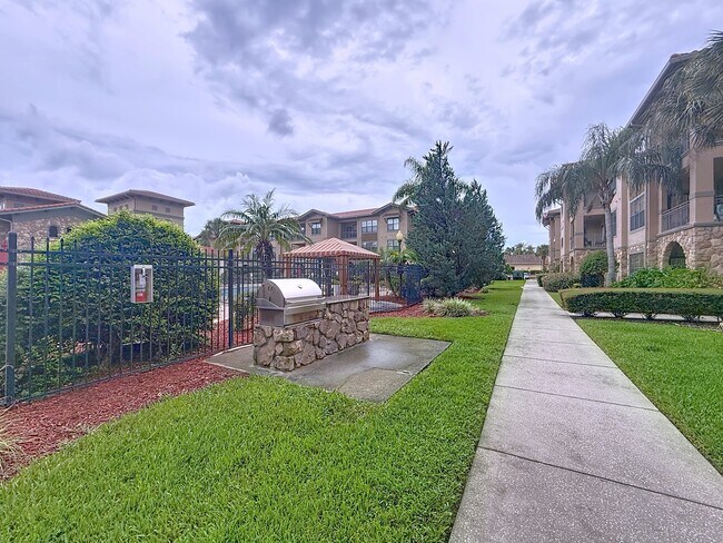 Building Photo - Charo Parkway