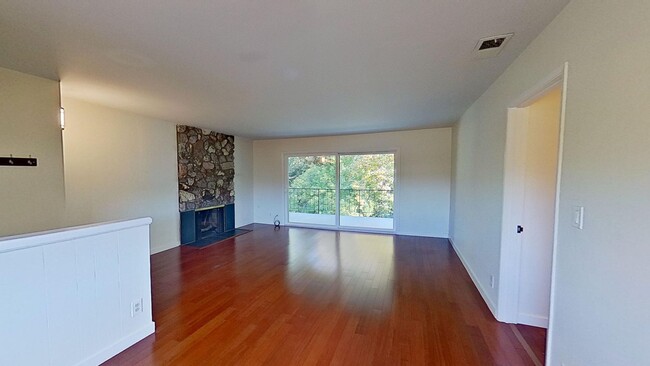 Building Photo - 2 Bed / 2 Bath Condo Uptown Santa Barbara