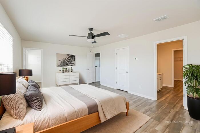 Building Photo - 461 Navona Dr