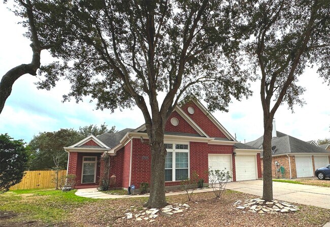 Building Photo - 1707 Magnolia Lake Ln