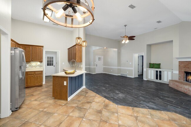 Building Photo - 4905 Springtree Dr