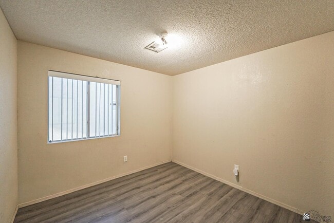 Building Photo - 643 13th St