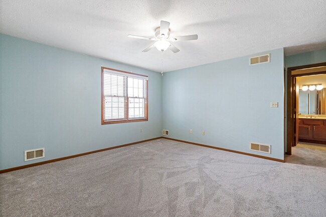 Building Photo - 702 Dehaven Ct