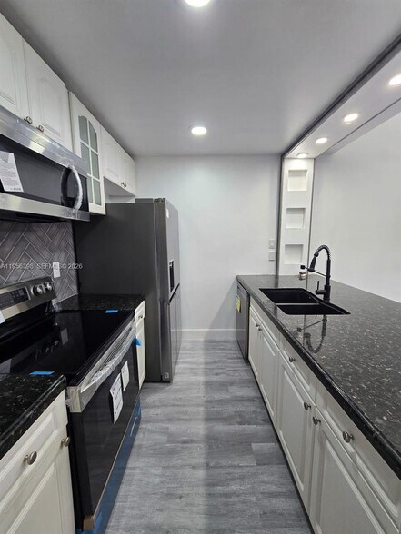 Building Photo - 1120 Parkside Green Dr