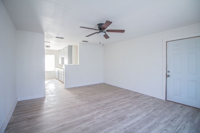 Building Photo - 302 Avenue U