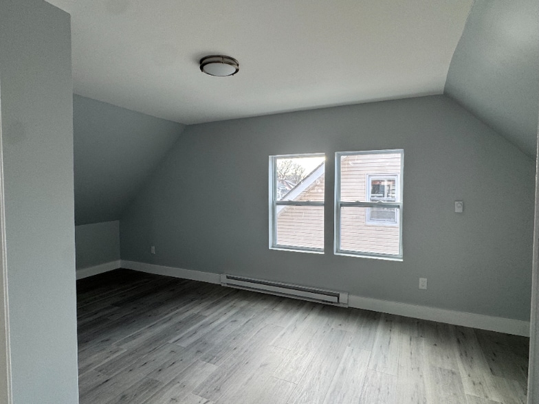 Building Photo - 327 N Maple Ave