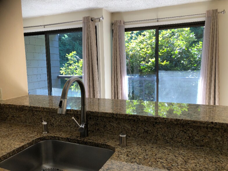 Building Photo - 6479 137th Ave NE