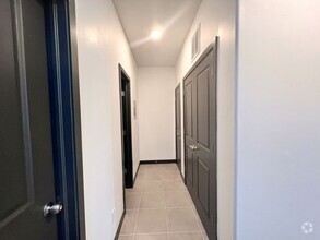 Building Photo - Mission Valley 3 Bedroom 2.5 Bath Townhome