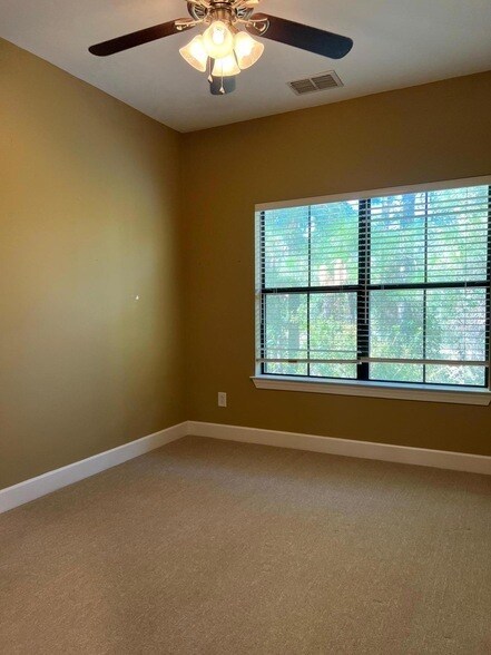 Building Photo - 38 Haven Cir