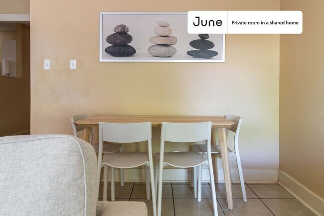 Building Photo - Room in Shared 3 bed/2 bath home