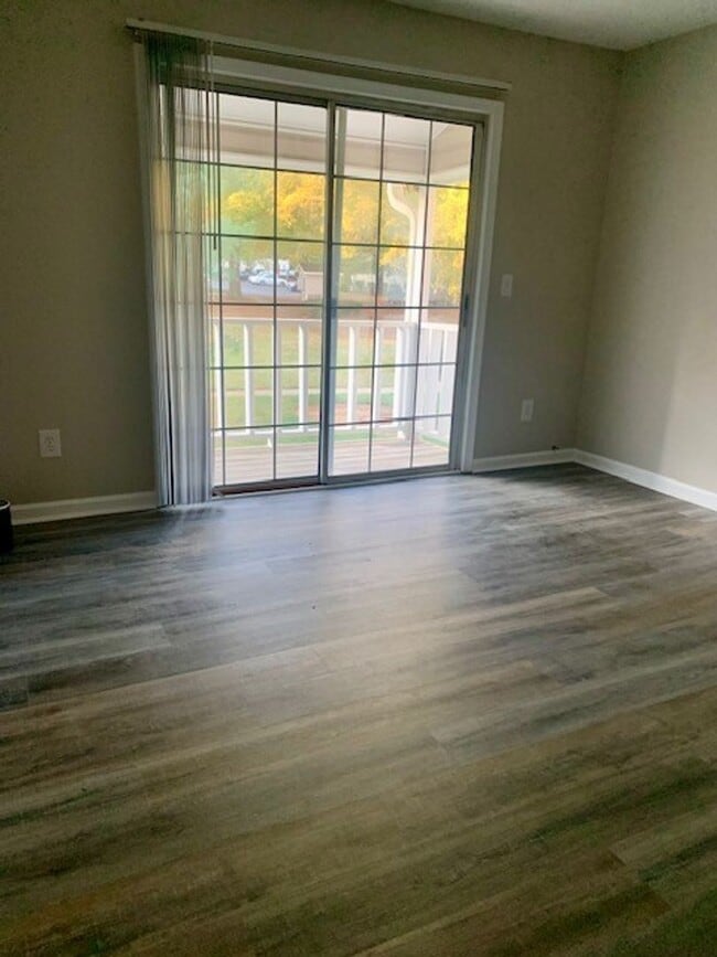 Building Photo - Adorable 2 bedroom 1 bath Condominium in C...