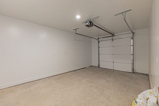 Building Photo - 521 Tap Root Dr