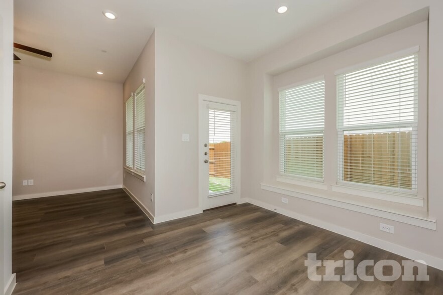 Building Photo - 209 Hockliffe Ct