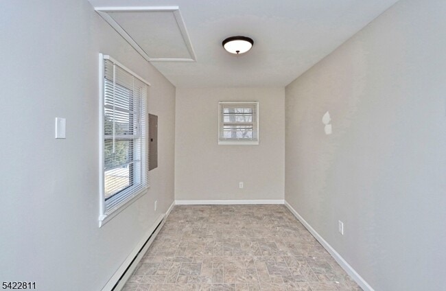 Building Photo - 63 Iowa Ave