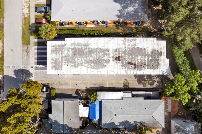 Building Photo - 2150 SW 26th St