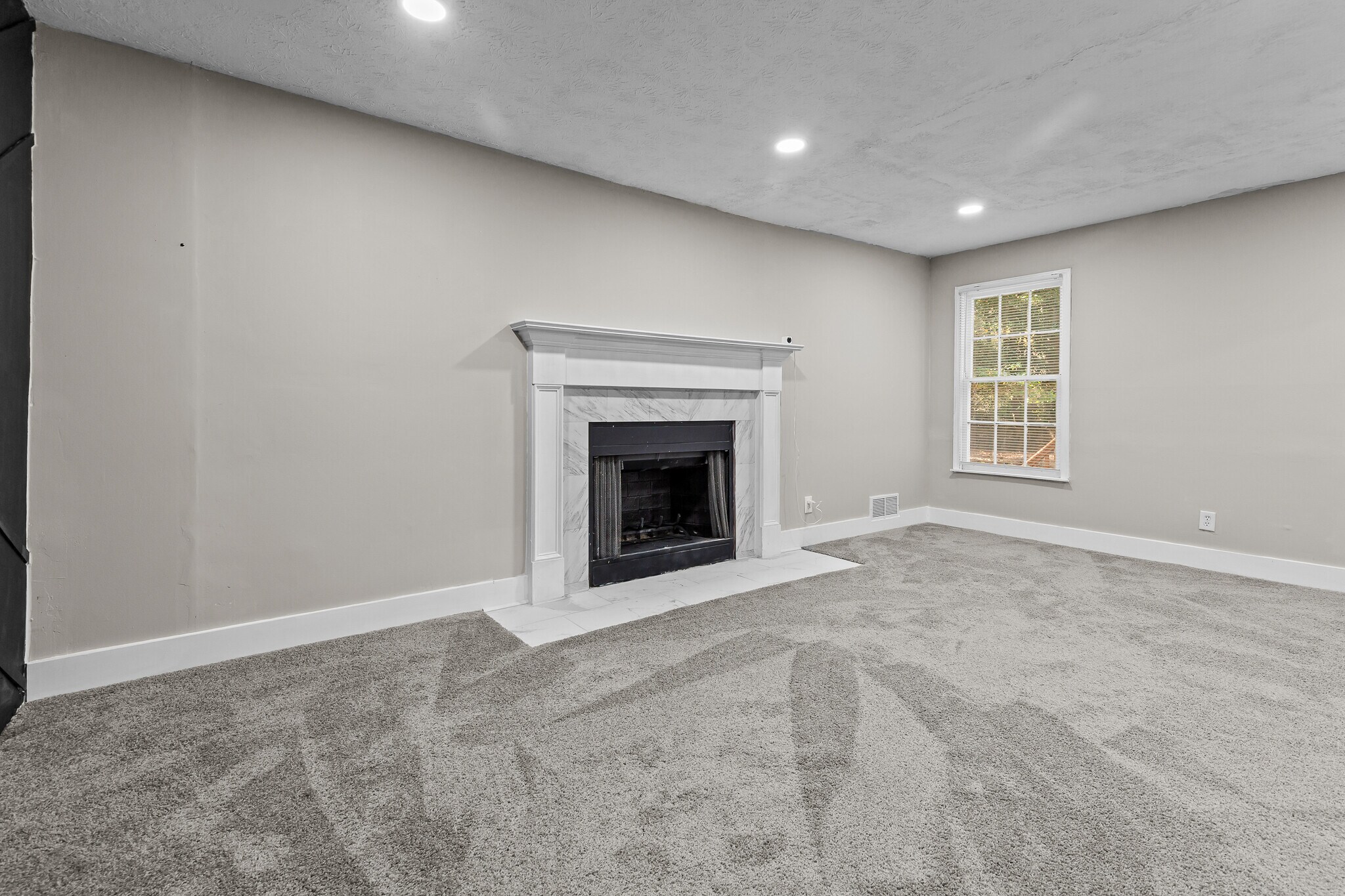 Building Photo - 800 Post Road Cir