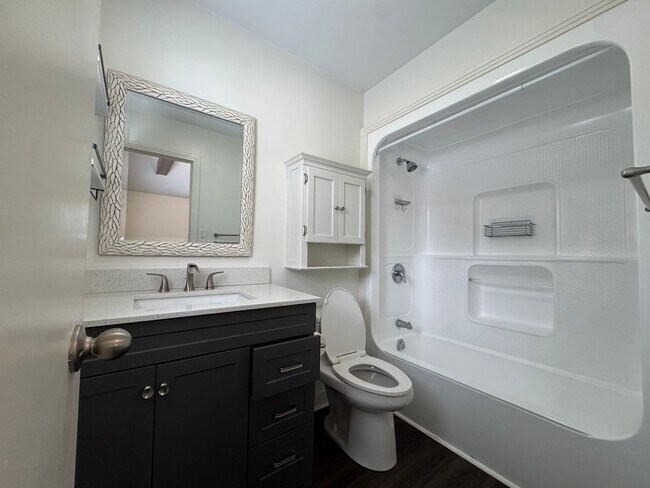 Building Photo - Cozy Home with Upgraded Finishes