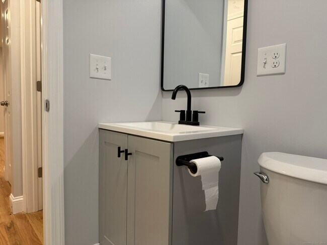 Building Photo - 755 Hart St