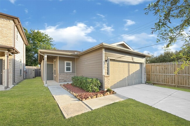 Building Photo - 12823 Clearcroft St