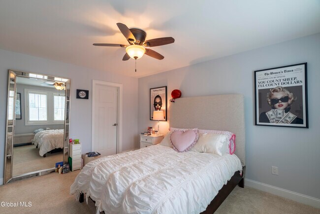 Building Photo - 5 Maria Ln