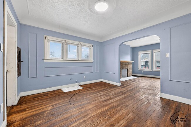 Building Photo - $1550 4 bedroom