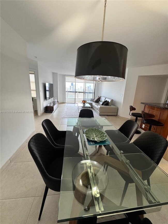 Building Photo - 3530 Mystic Pointe Dr