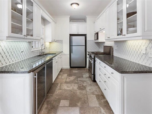 Building Photo - 1872 Wycliff Rd NW