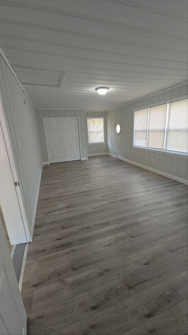 Building Photo - 1813 Spencer Ave