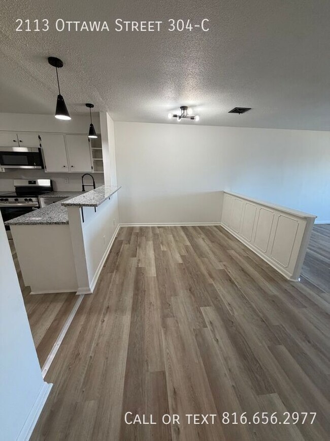 Building Photo - 2113 Ottawa St