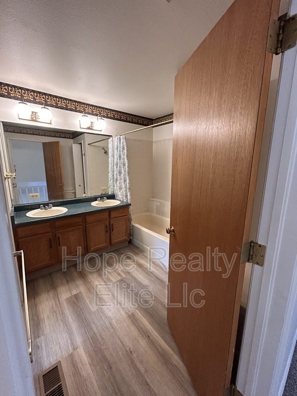 Building Photo - 954 Brant Hollow Ct