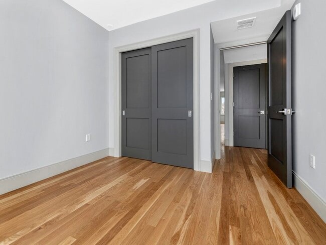 Building Photo - 142 Willard St