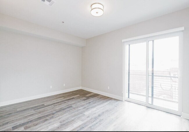 Living 4 - The Flats on Archer - Discounted Rates on ...