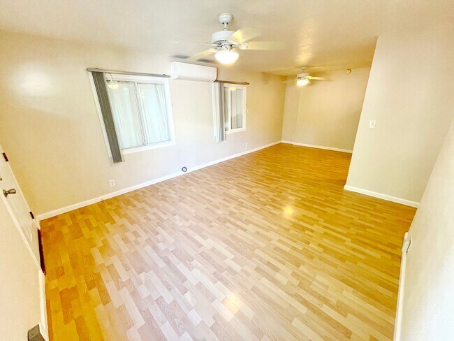 Building Photo - 3 Bed 1 Bath Unfurnished house in the Heart of Kihei - 1 year minimum available long term.