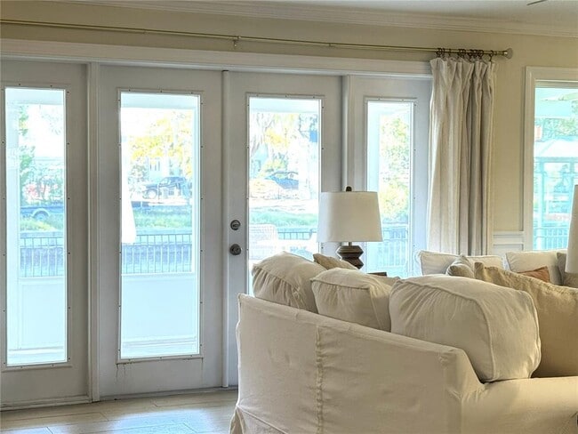 Building Photo - 1004 SE 5th Ave