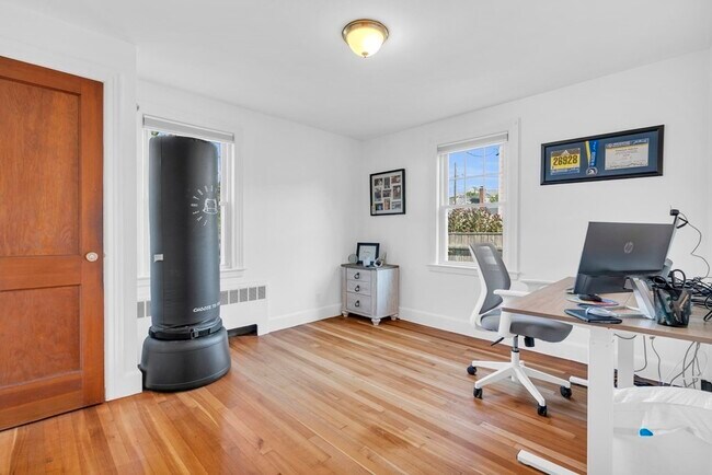 Building Photo - 907 Adams St