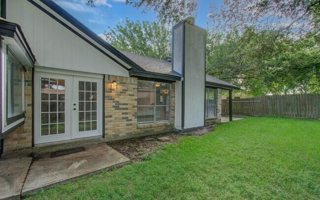 Building Photo - 13215 Bunker Hill Dr