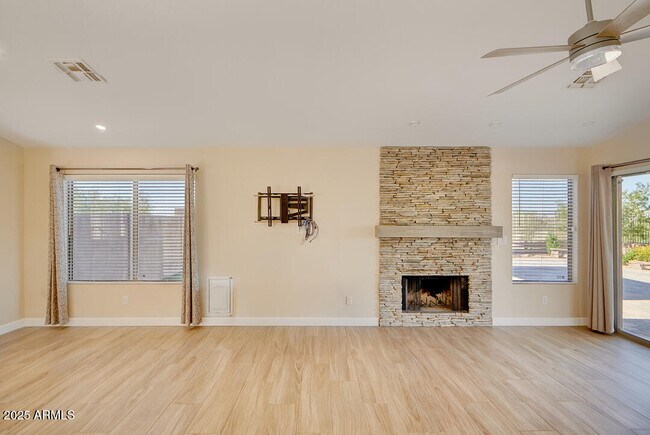 Building Photo - 10278 E Tierra Buena Ln